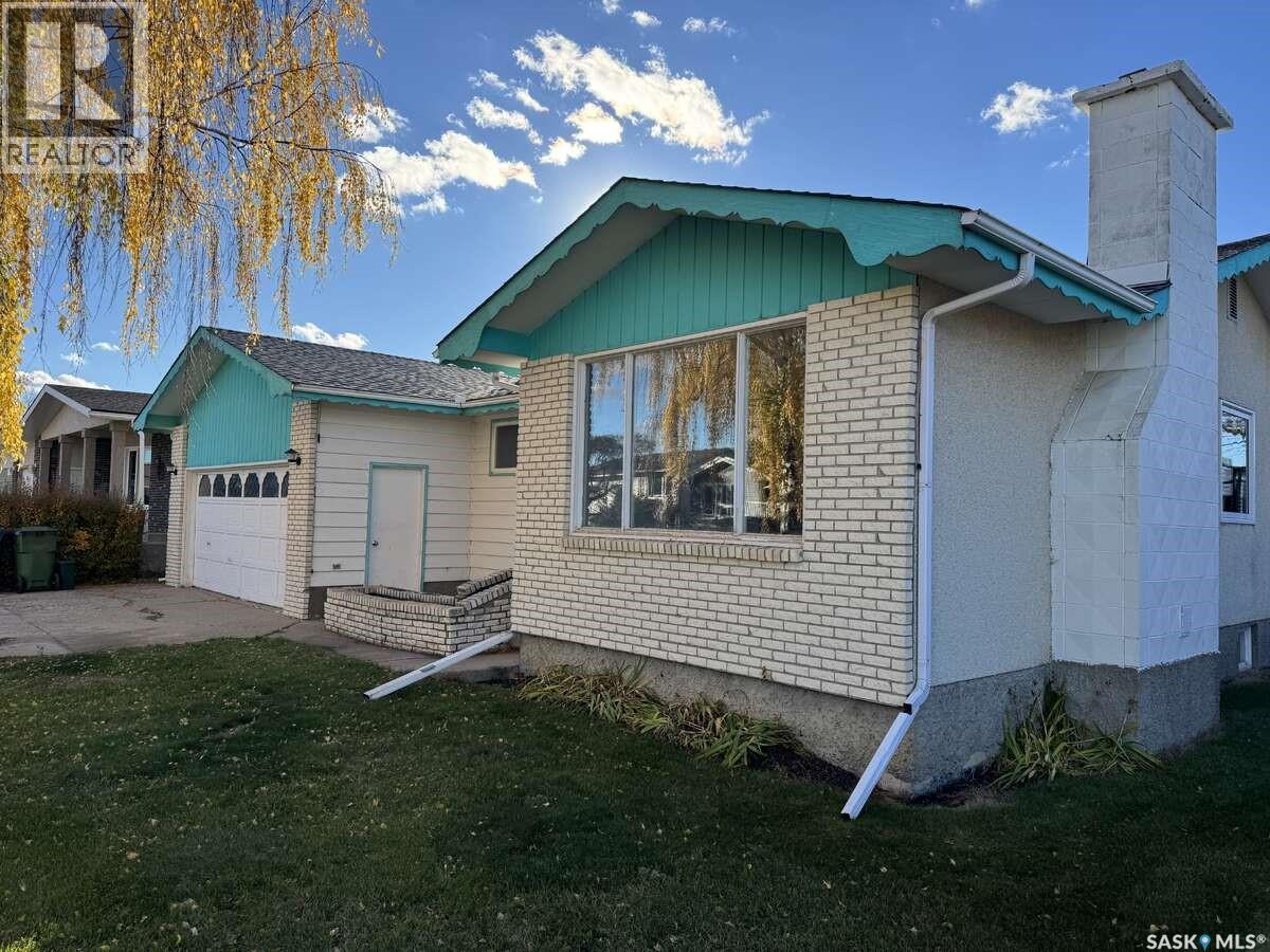 58 STEWART CRESCENT - 2