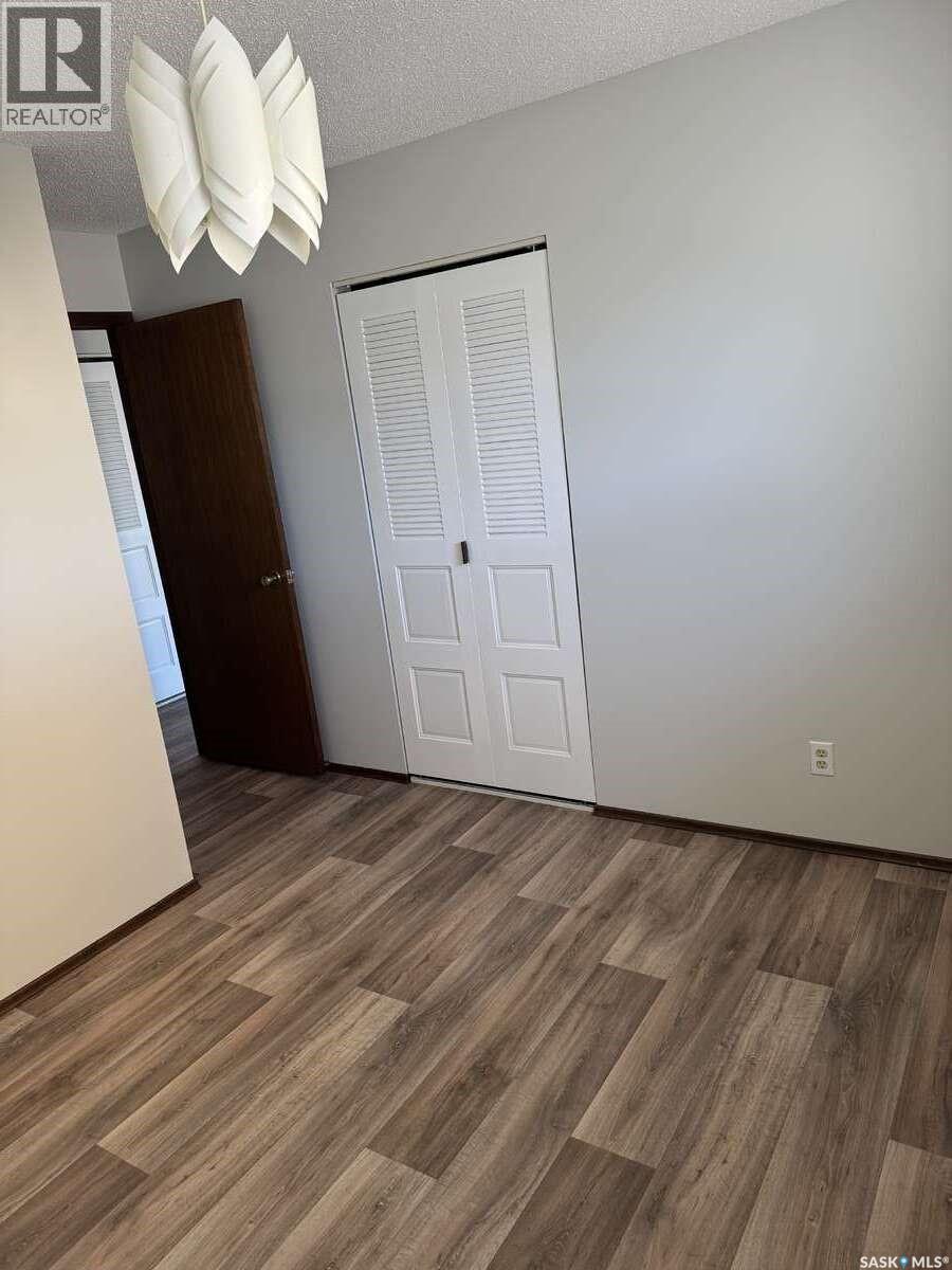 58 STEWART CRESCENT - 21
