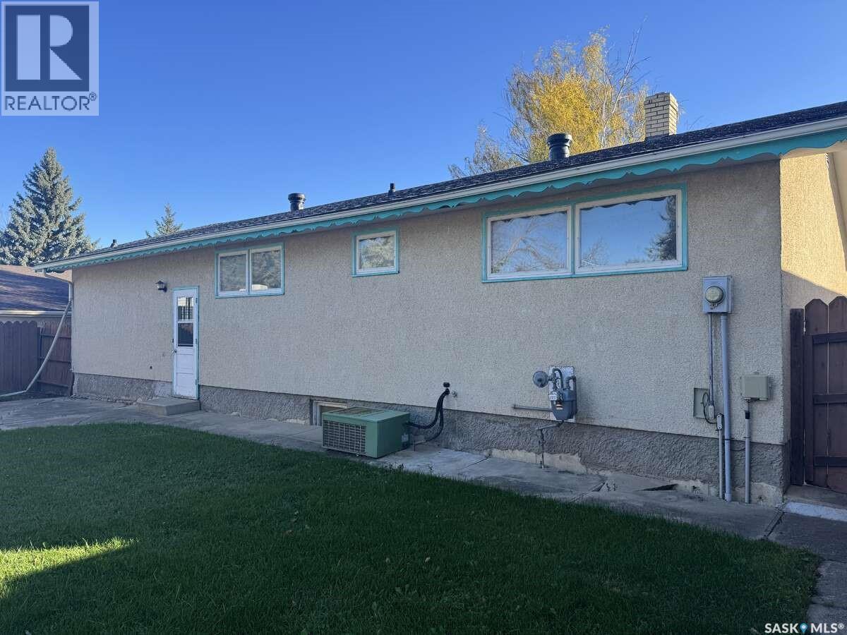58 STEWART CRESCENT - 36