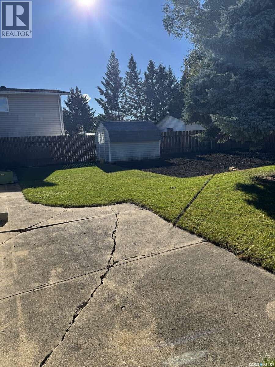 58 STEWART CRESCENT - 37