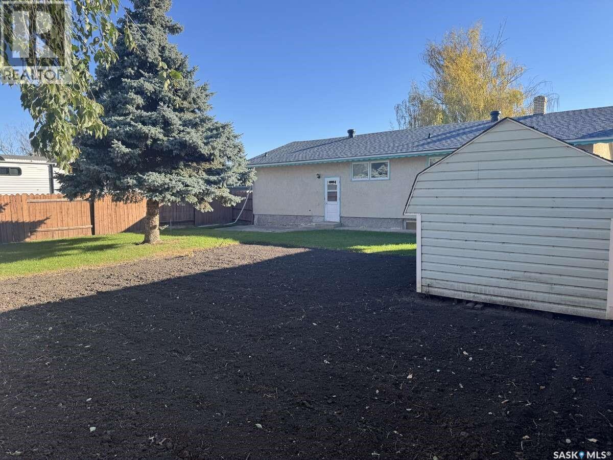 58 STEWART CRESCENT - 38