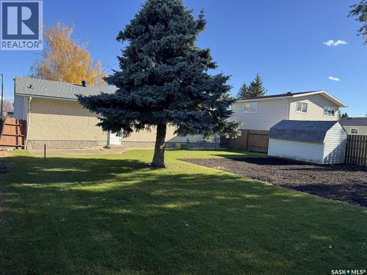 58 STEWART CRESCENT - 39