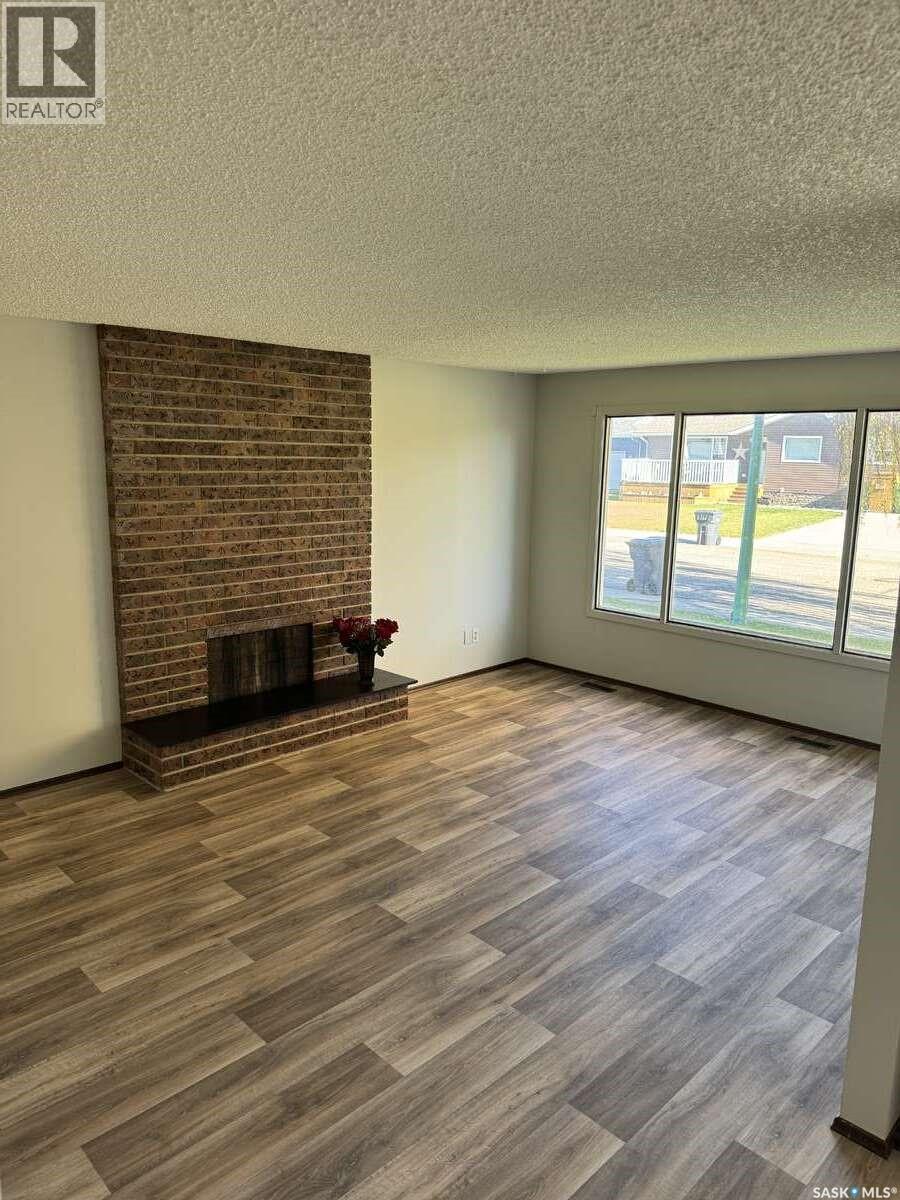 58 STEWART CRESCENT - 4