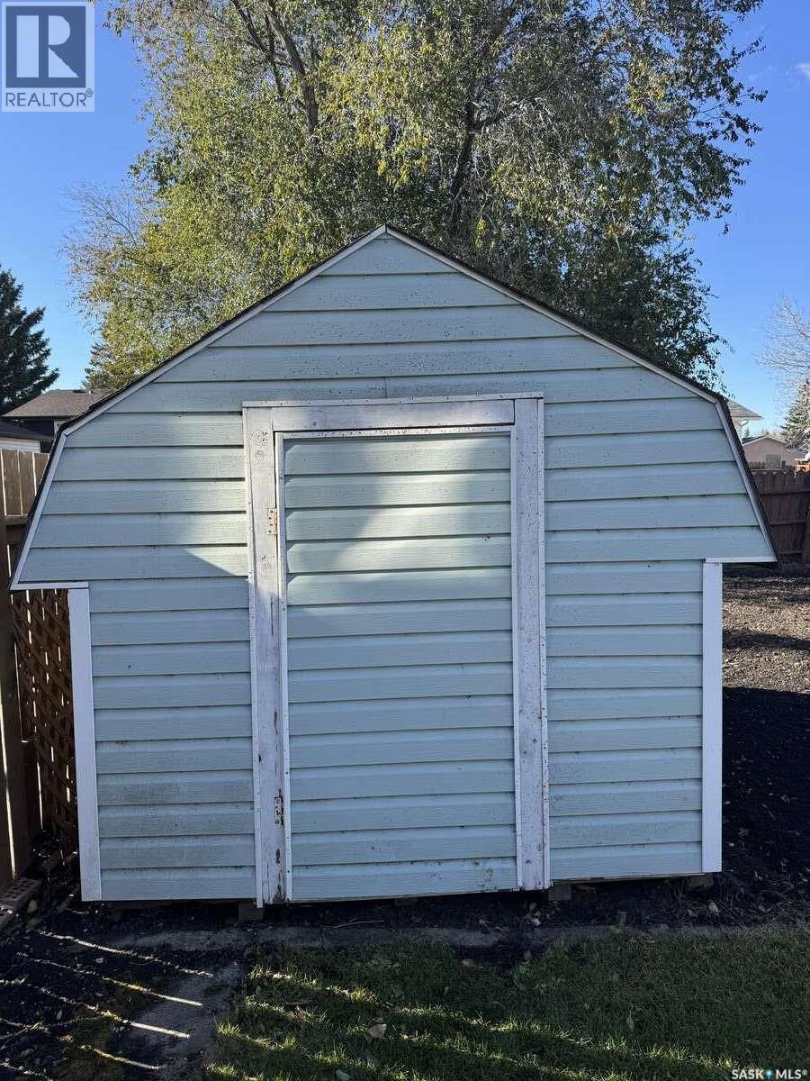 58 STEWART CRESCENT - 40