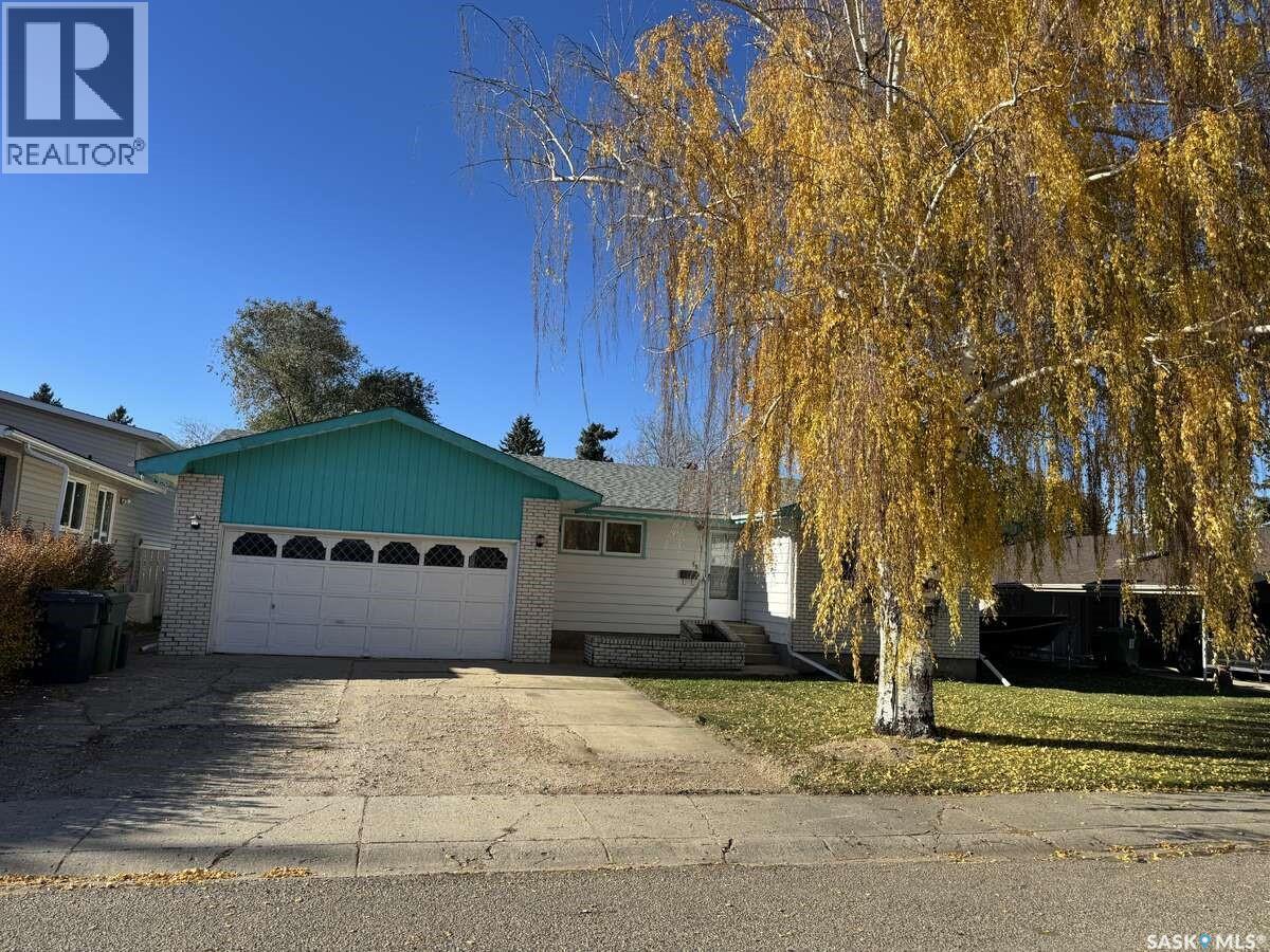 58 STEWART CRESCENT - 43