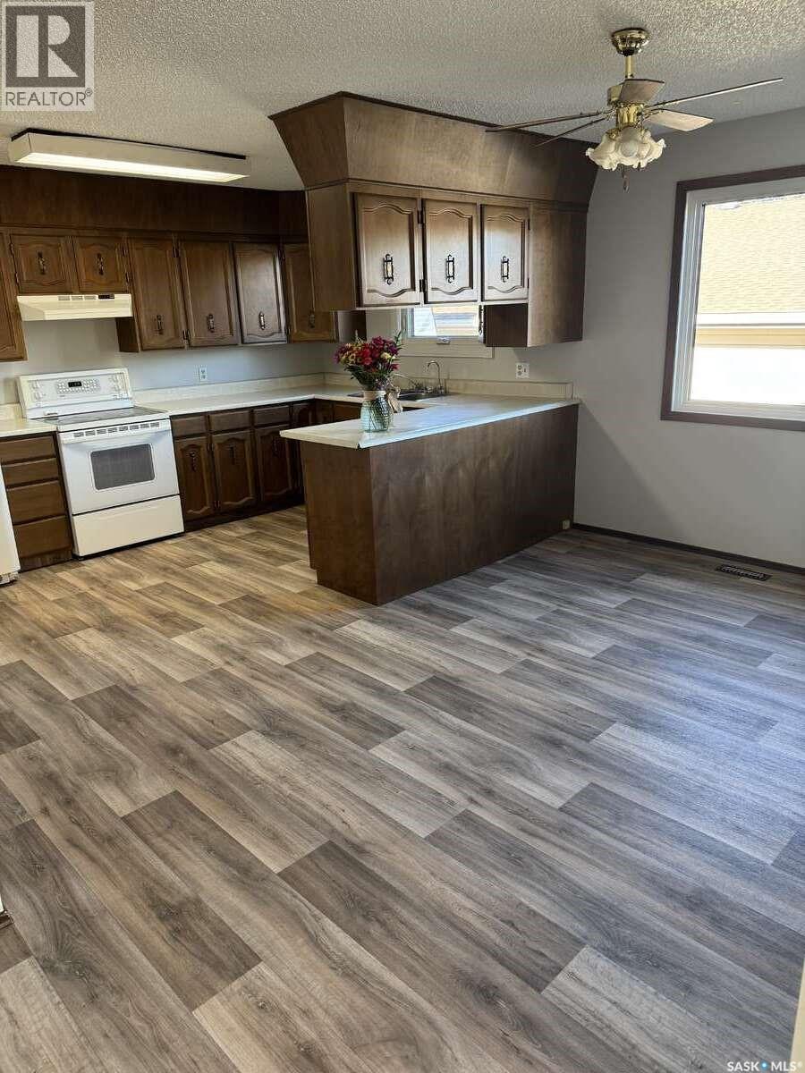 58 STEWART CRESCENT - 6