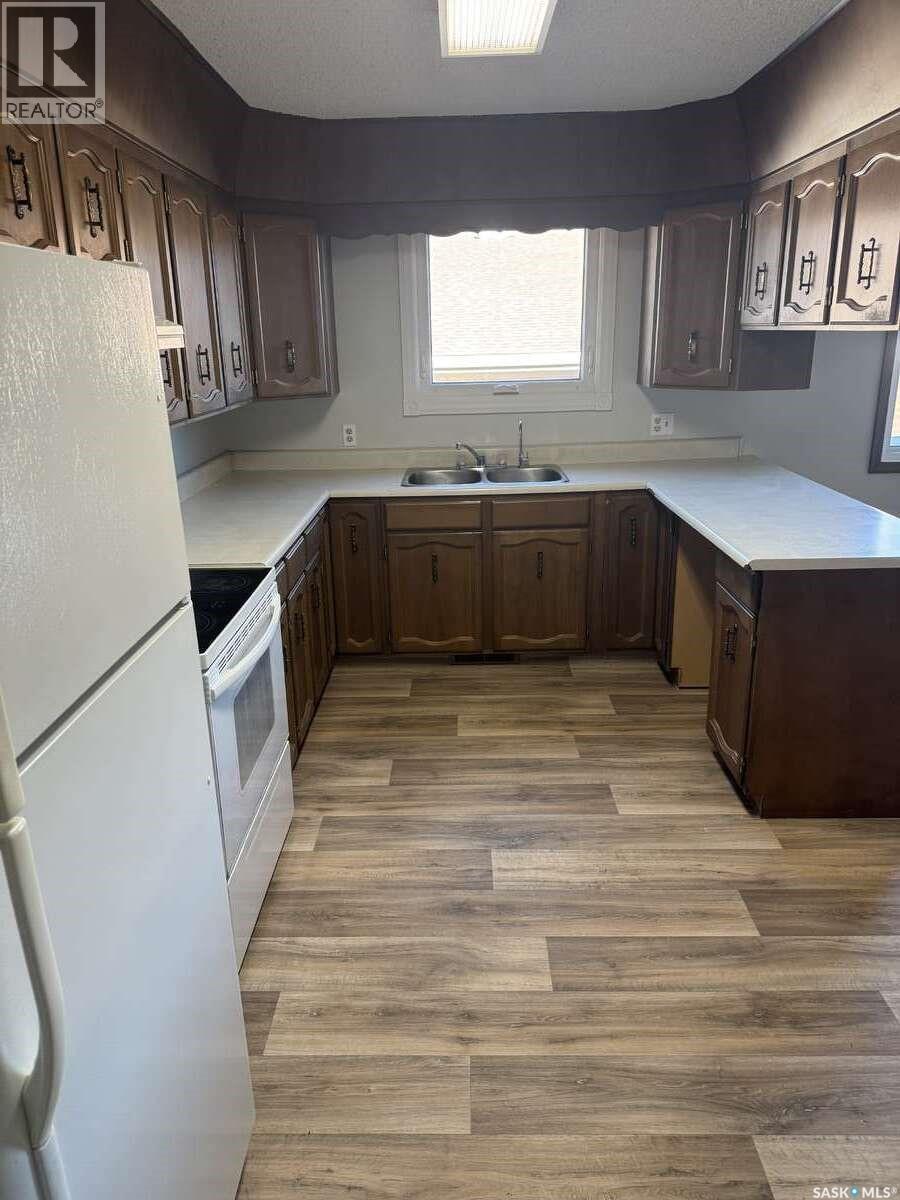 58 STEWART CRESCENT - 8