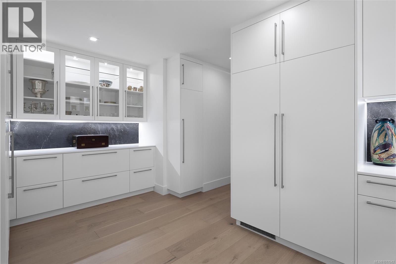 909/910 100 Saghalie Rd, Victoria