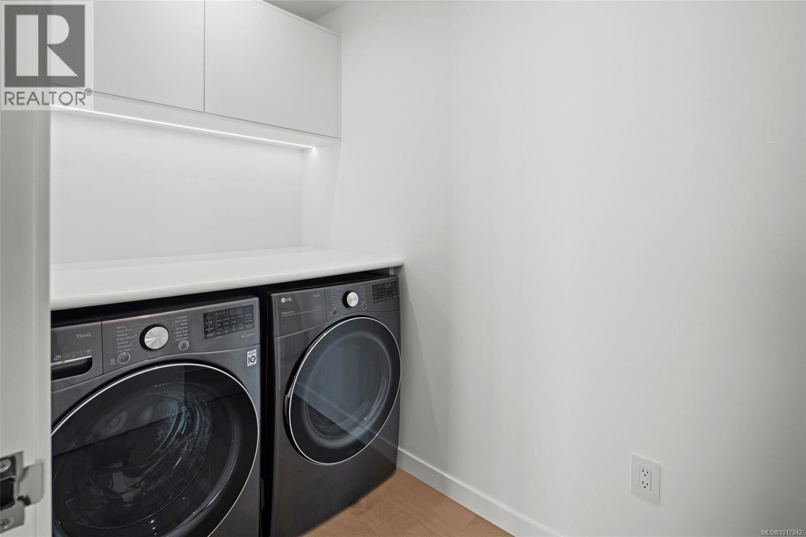 909/910 100 Saghalie Rd, Victoria