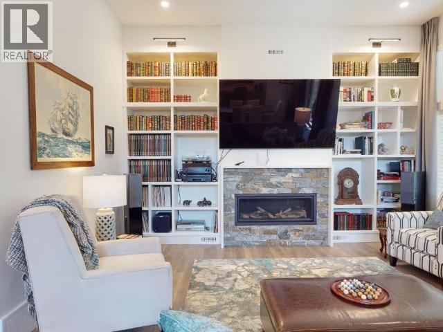 4048 SATURNA AVE, Powell River