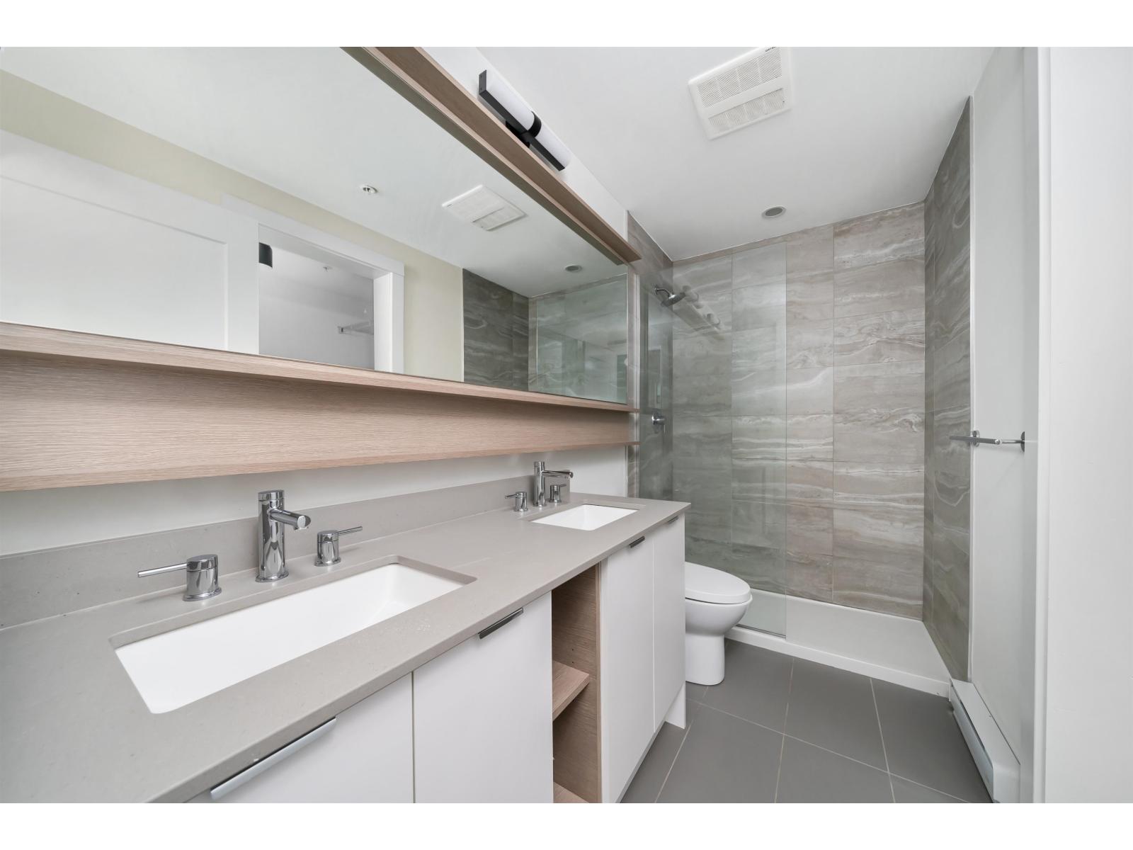 318 2493 MONTROSE AVENUE, Abbotsford