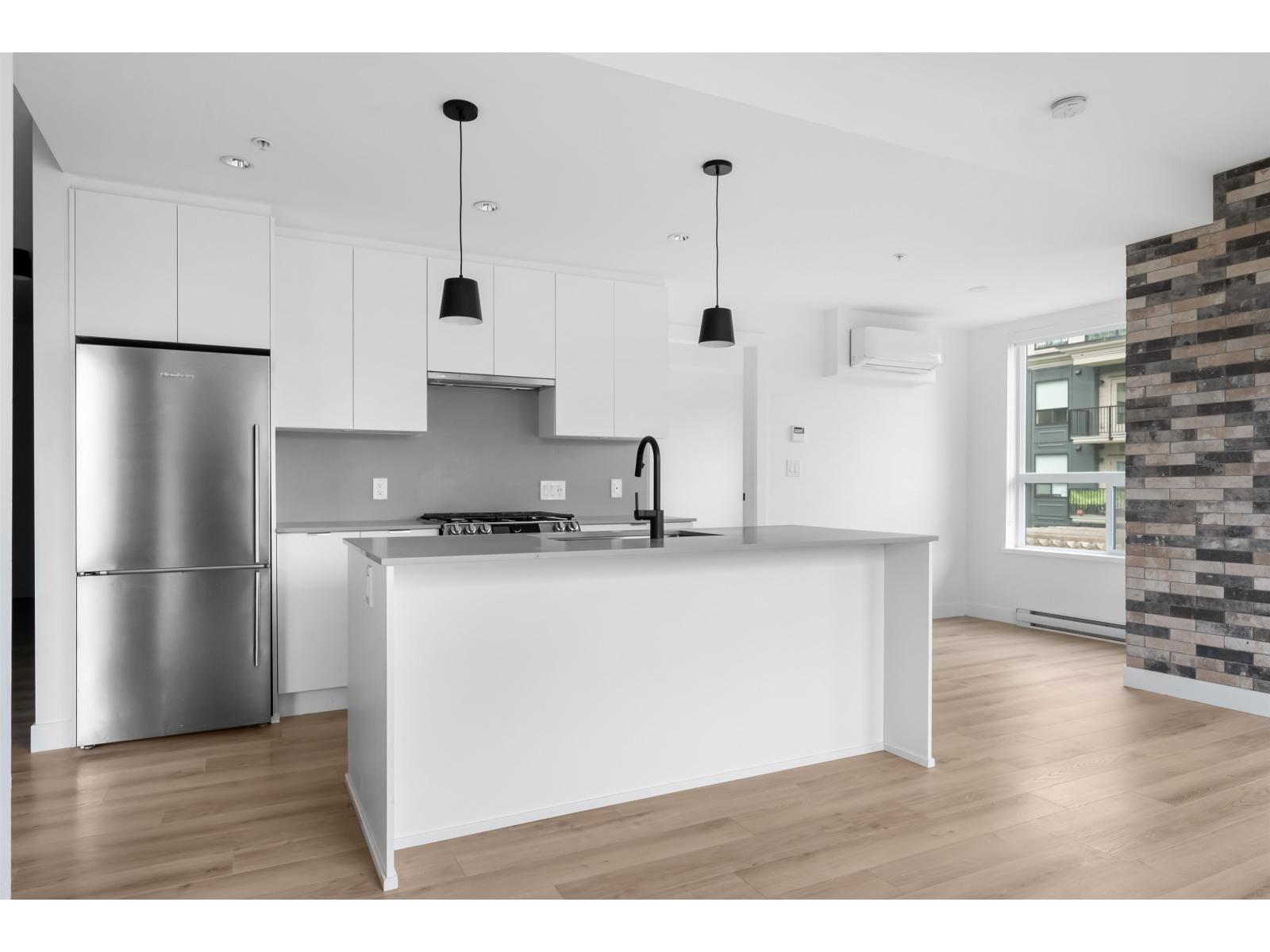 318 2493 MONTROSE AVENUE, Abbotsford