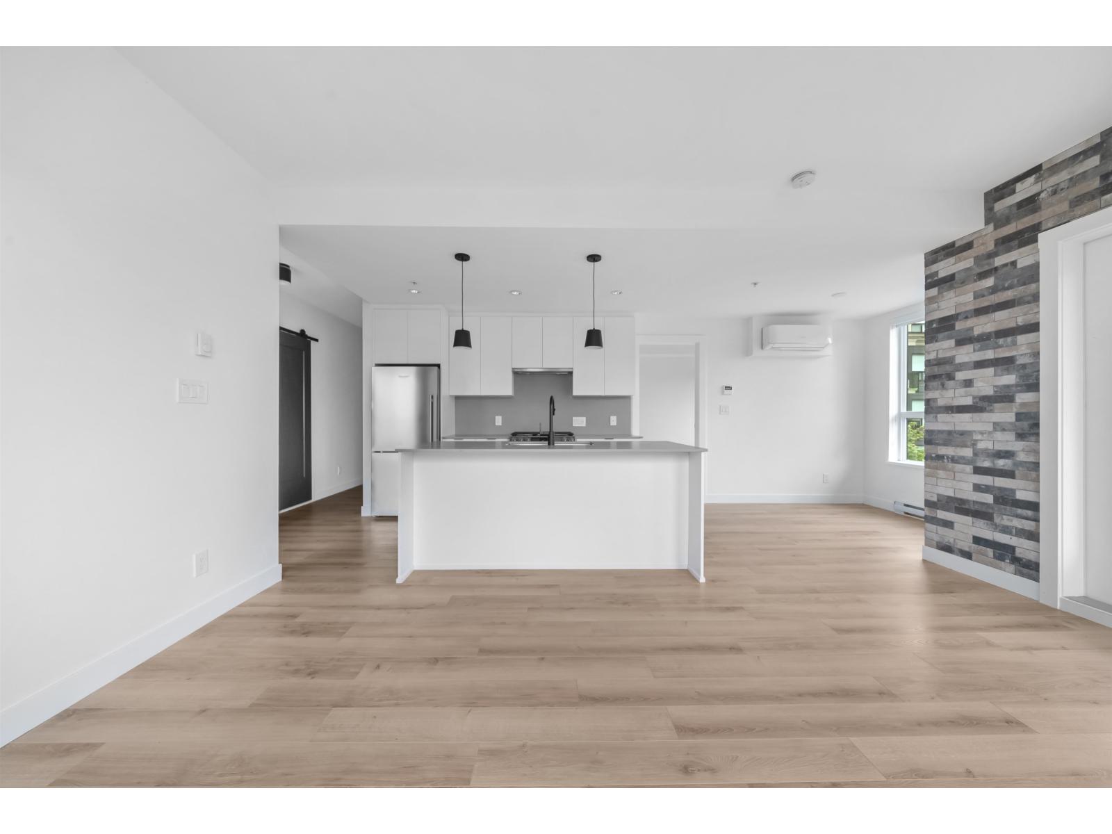 318 2493 MONTROSE AVENUE, Abbotsford
