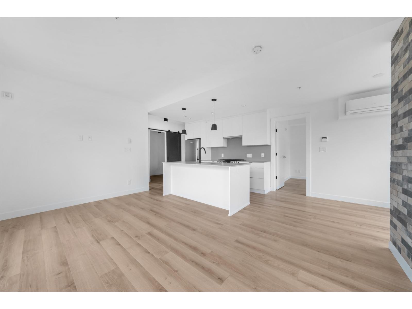 318 2493 MONTROSE AVENUE, Abbotsford