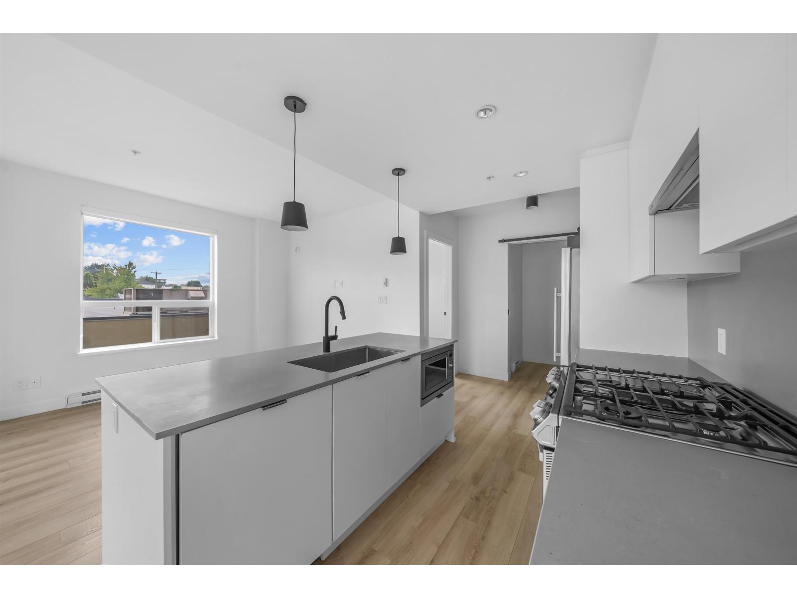318 2493 MONTROSE AVENUE, Abbotsford