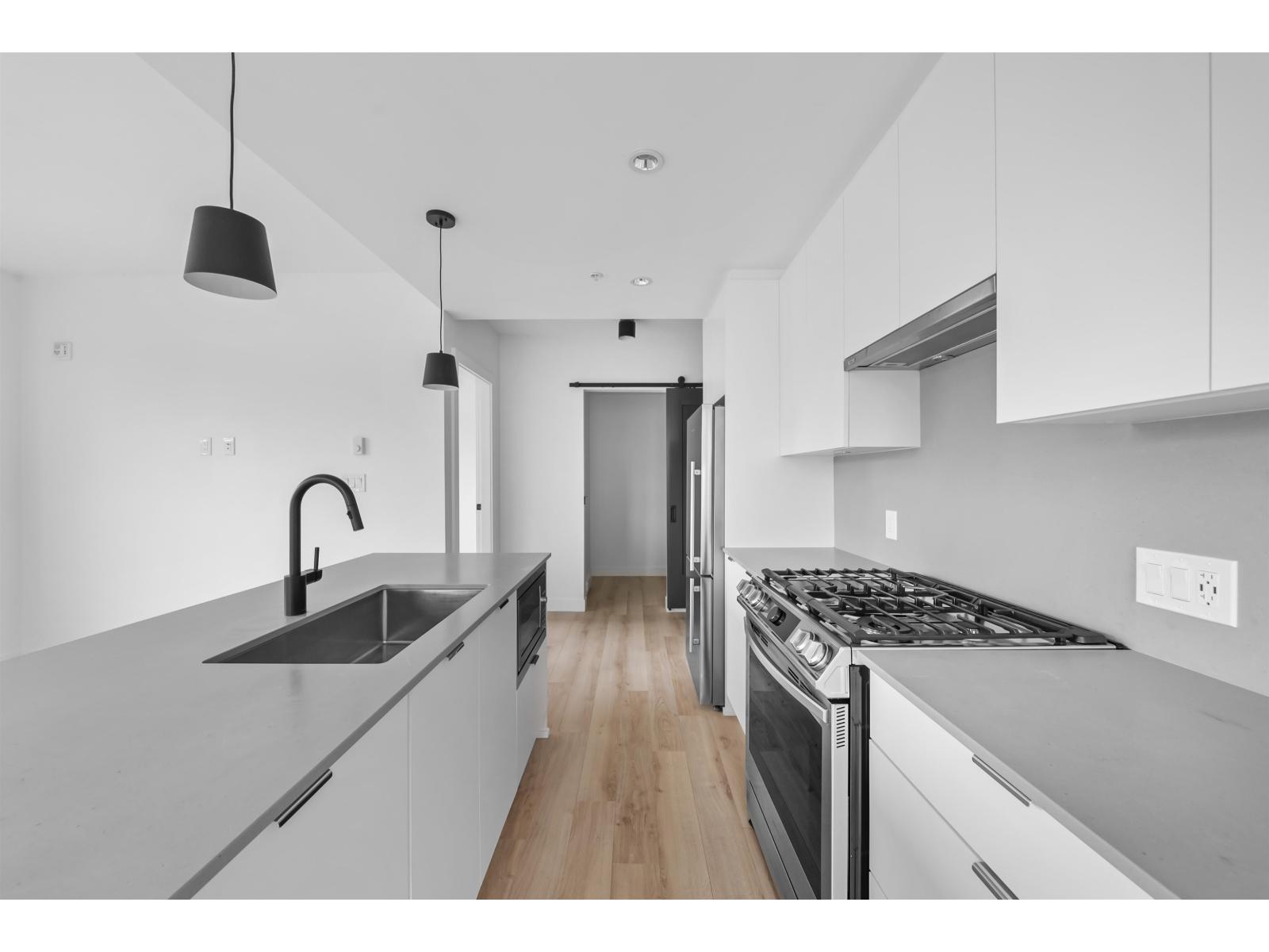 318 2493 MONTROSE AVENUE, Abbotsford