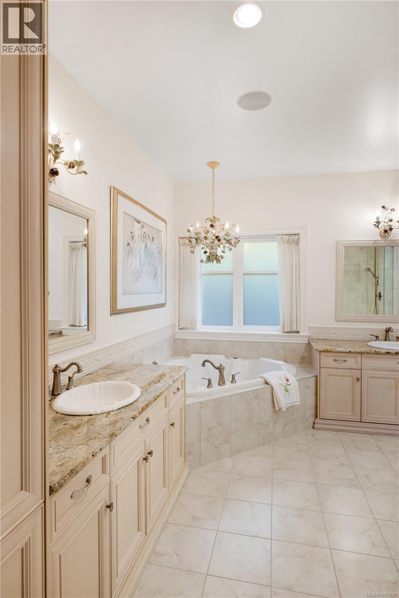 3721 Arbutus Ridge, Saanich