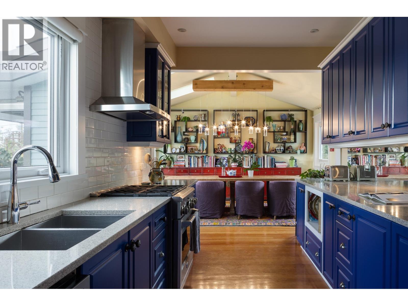 529 E 11TH STREET, North Vancouver