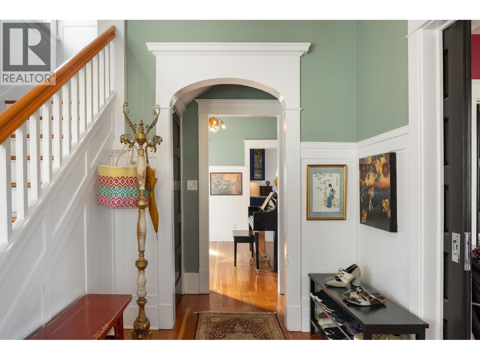 529 E 11TH STREET, North Vancouver