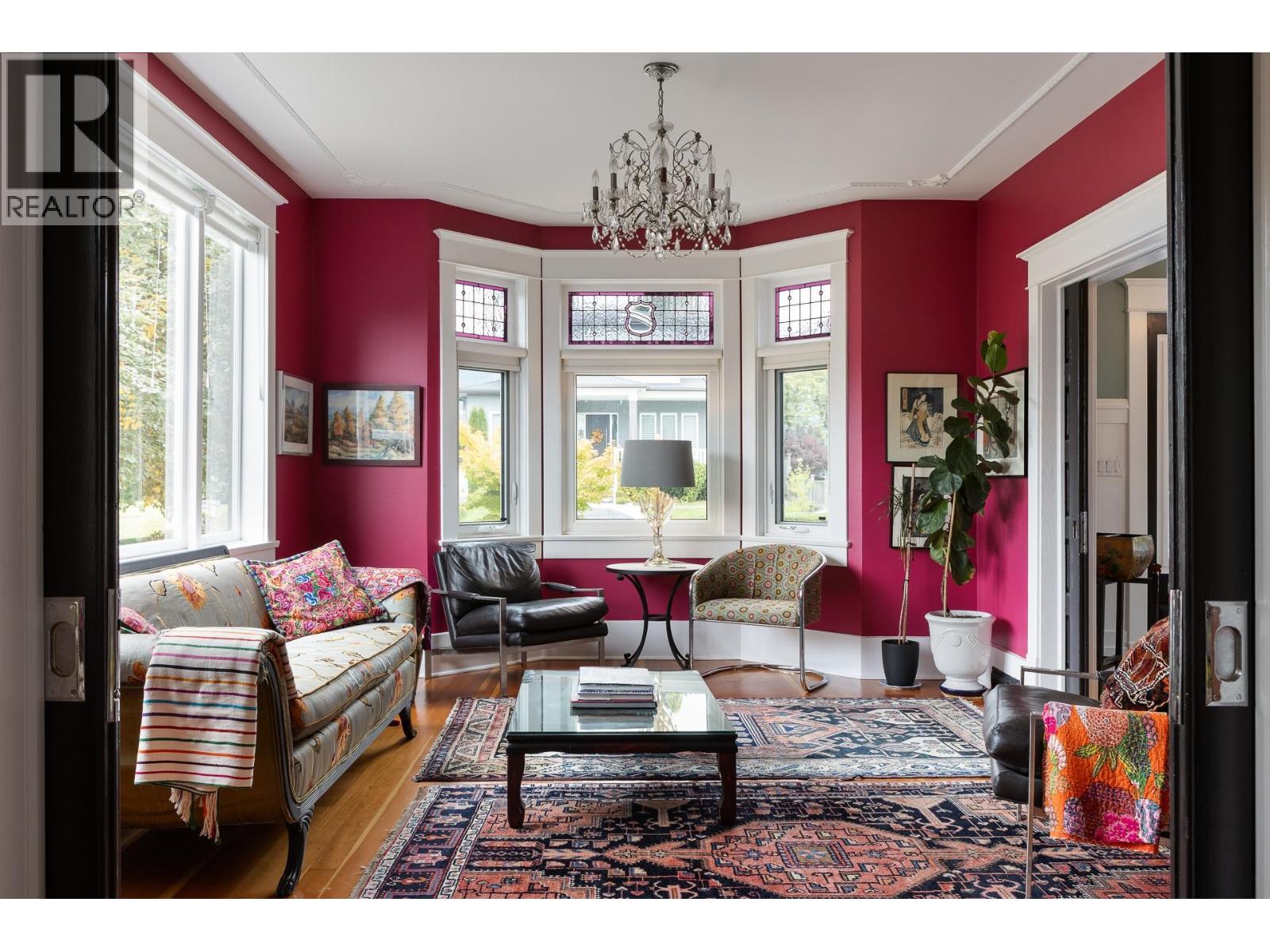 529 E 11TH STREET, North Vancouver