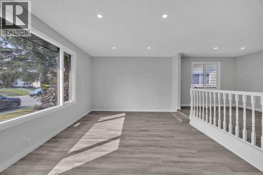 Single Family House Bungalow for Sale in  Templeridge Close NE Temple Calgary 