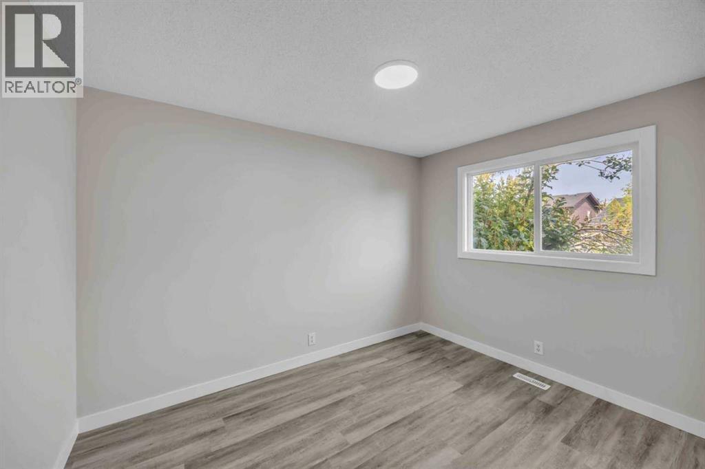 Single Family House Bungalow for Sale in  Templeridge Close NE Temple Calgary 