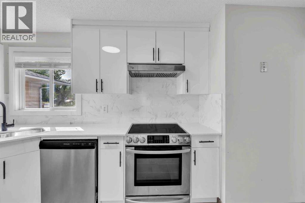 Single Family House Bungalow for Sale in  Templeridge Close NE Temple Calgary 