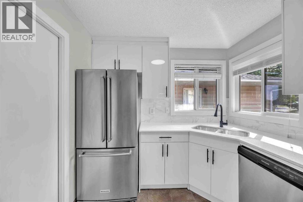 Single Family House Bungalow for Sale in  Templeridge Close NE Temple Calgary 