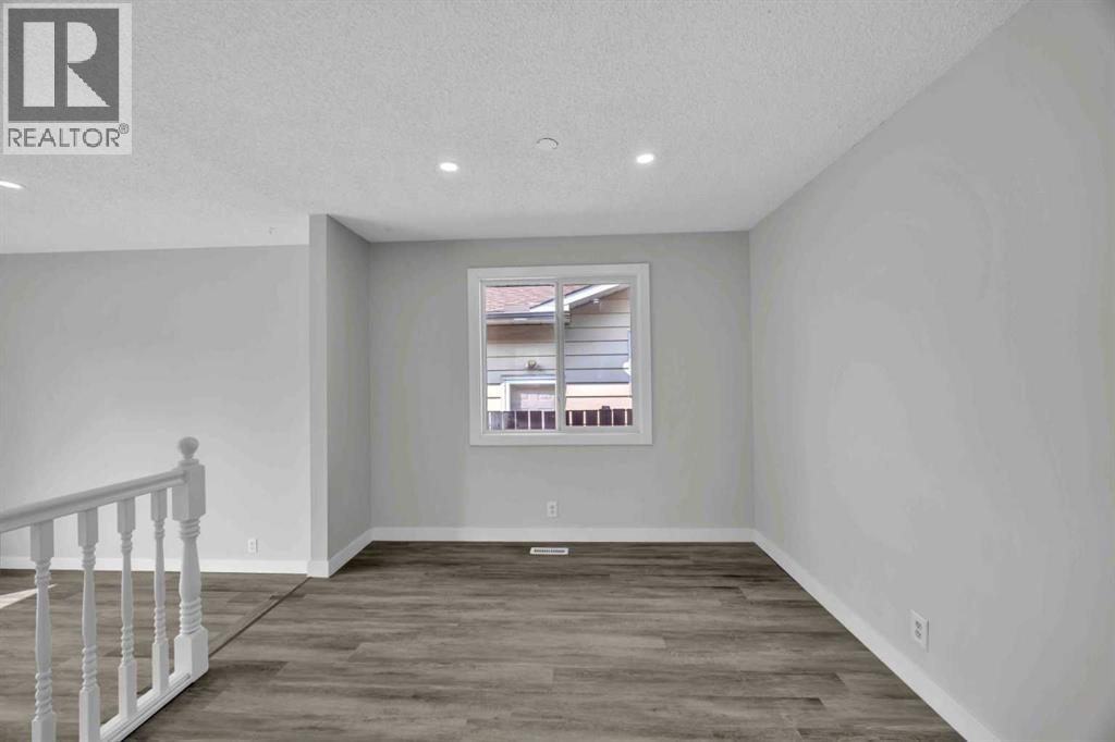 Single Family House Bungalow for Sale in  Templeridge Close NE Temple Calgary 