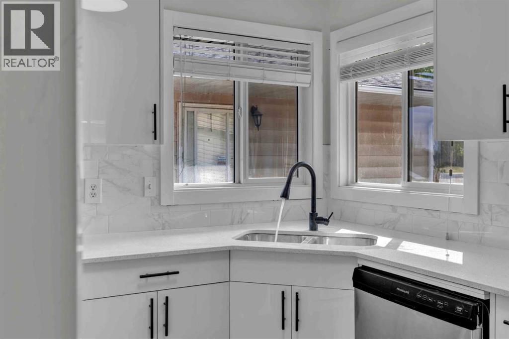 Single Family House Bungalow for Sale in  Templeridge Close NE Temple Calgary 