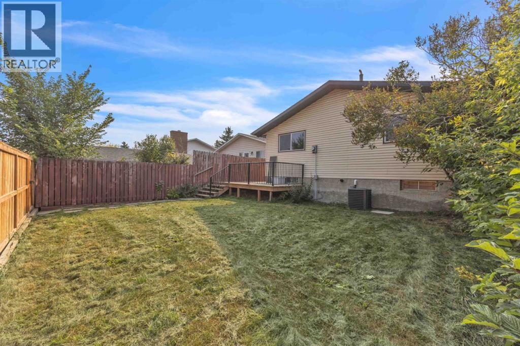 Single Family House Bungalow for Sale in  Templeridge Close NE Temple Calgary 