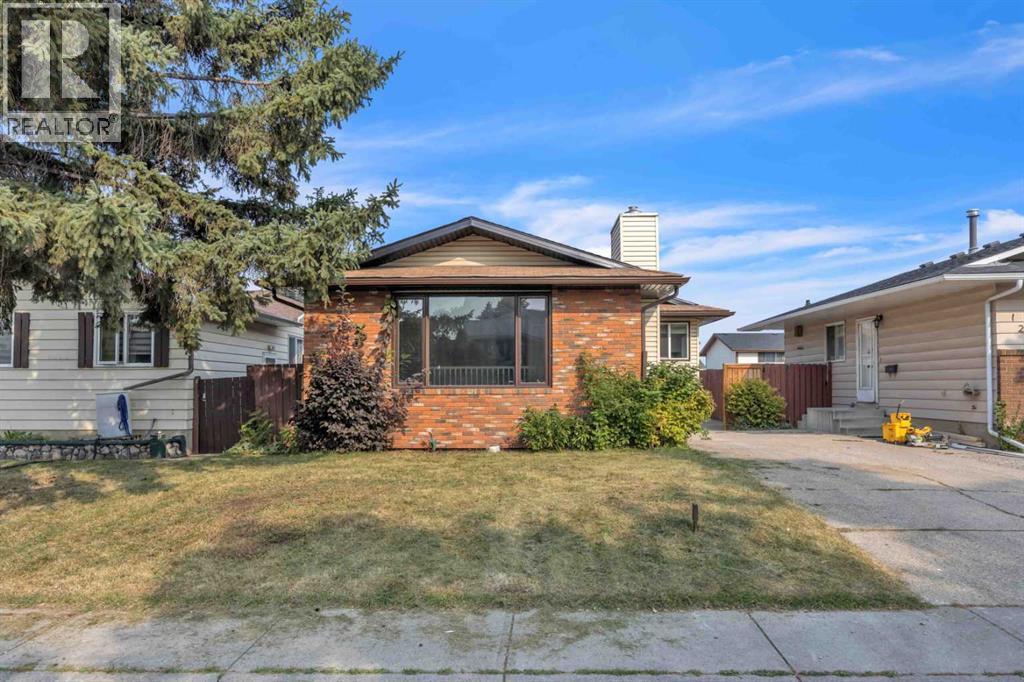 Single Family House Bungalow for Sale in  Templeridge Close NE Temple Calgary 