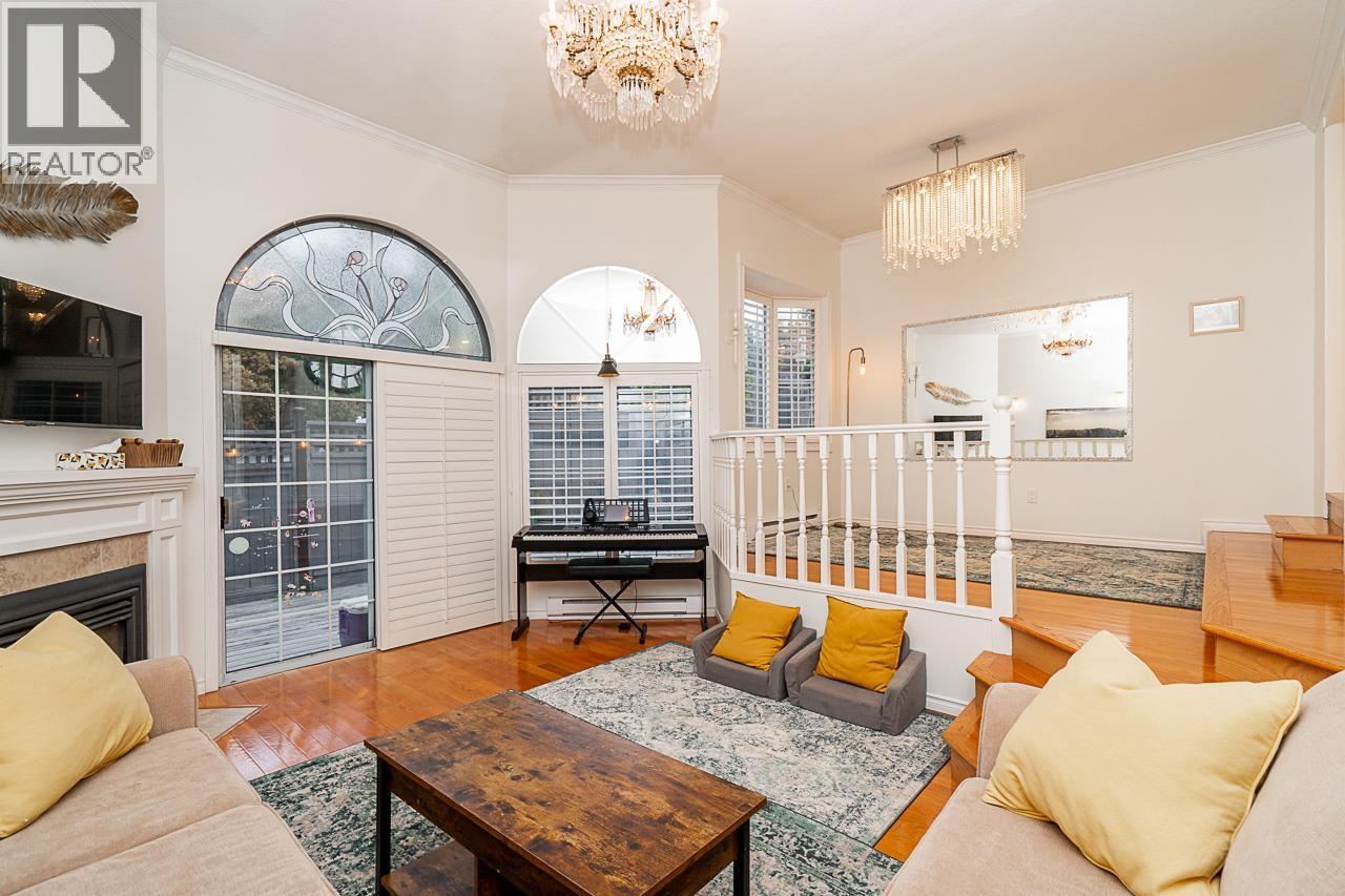 109 216 E 6TH STREET, North Vancouver