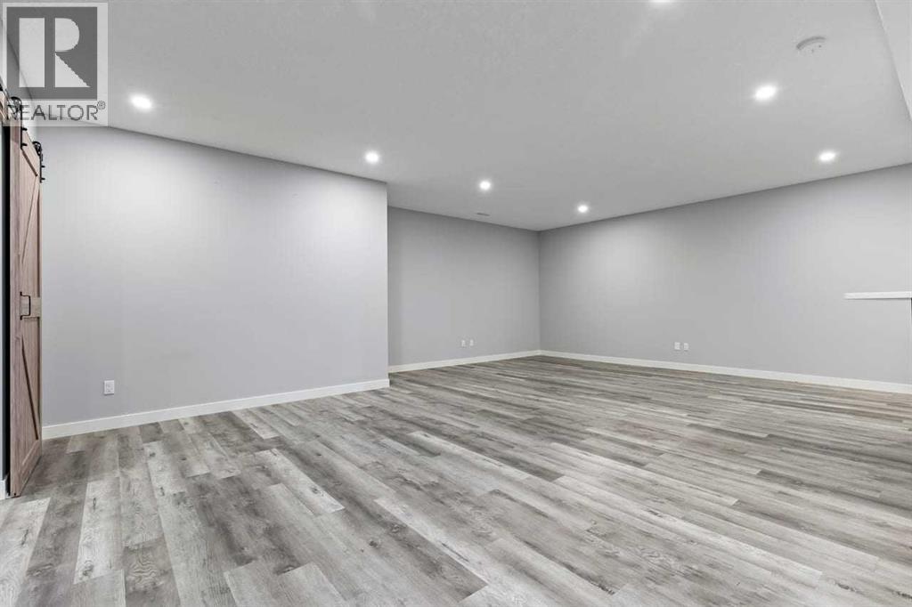 Single Family House for Sale in  Elkton Way SW Springbank Hill Calgary 