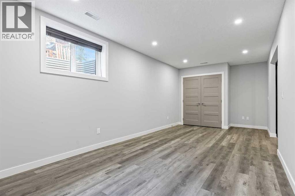 Single Family House for Sale in  Elkton Way SW Springbank Hill Calgary 