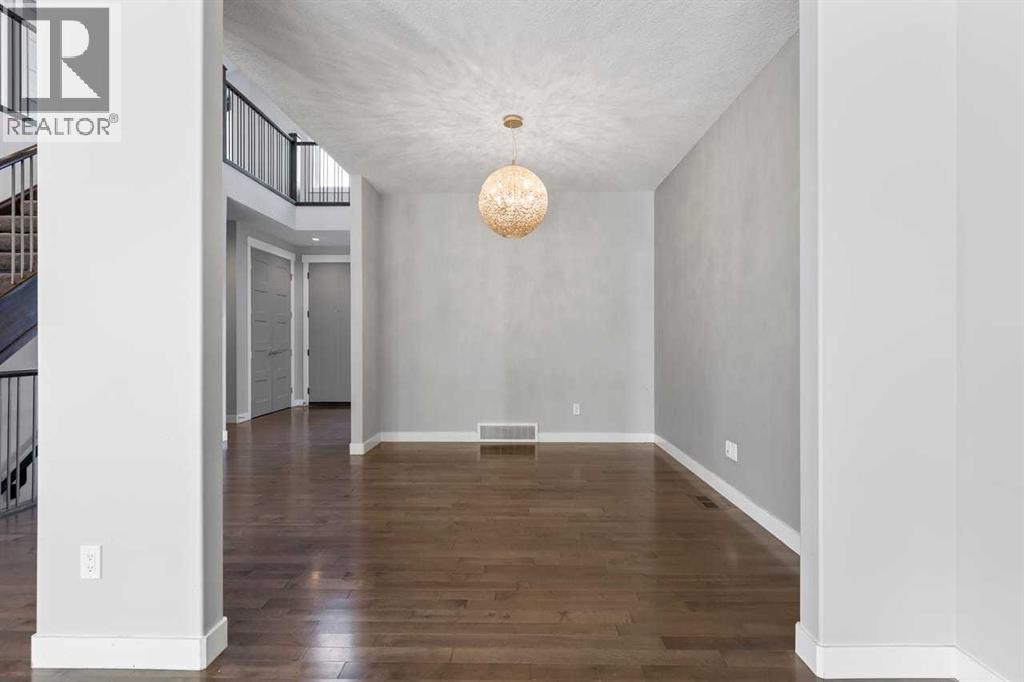 Single Family House for Sale in  Elkton Way SW Springbank Hill Calgary 