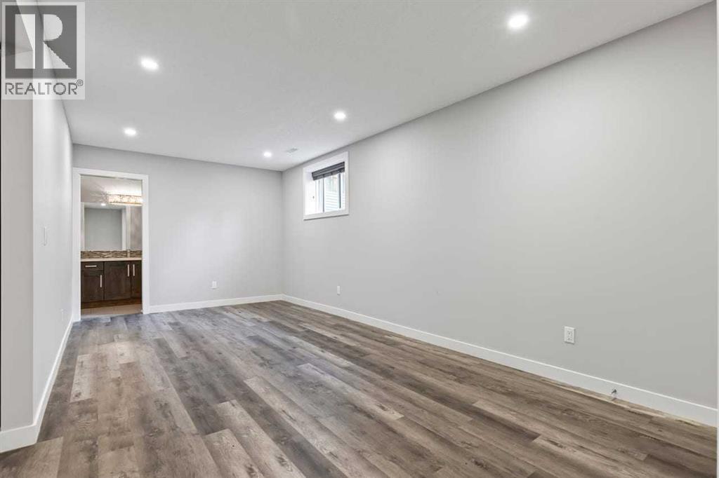 Single Family House for Sale in  Elkton Way SW Springbank Hill Calgary 