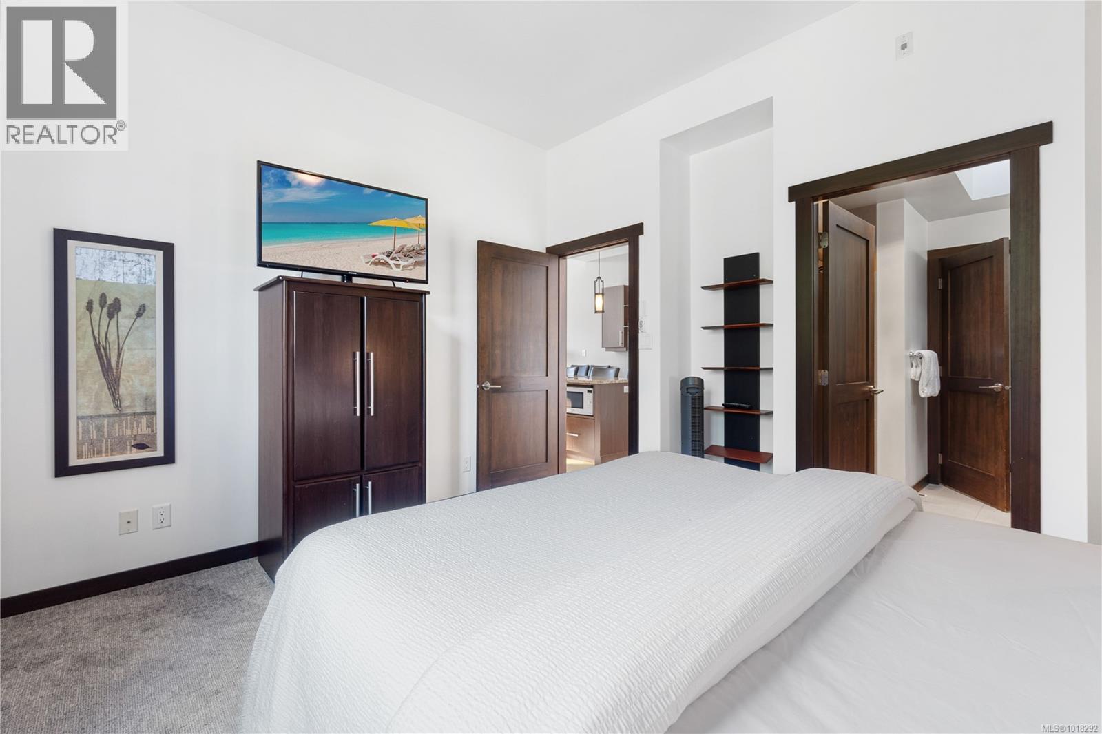 1111E 1175 Resort Dr, Parksville
