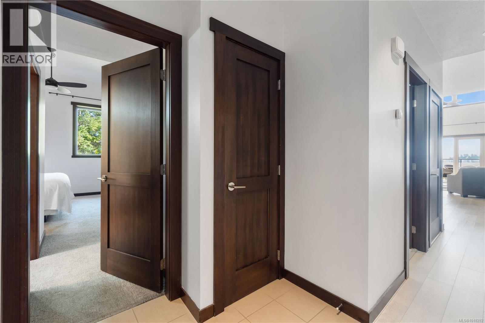 1111E 1175 Resort Dr, Parksville