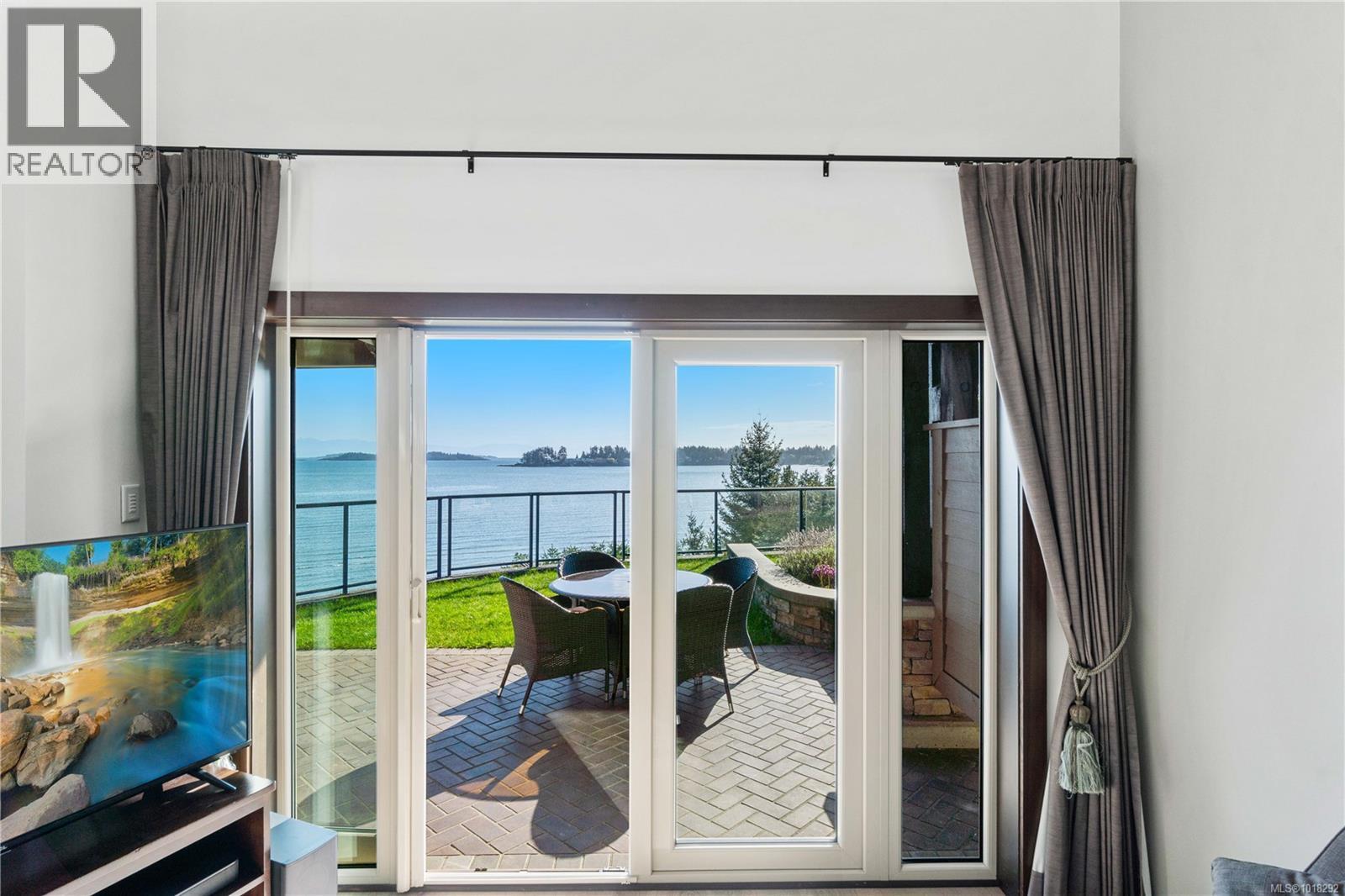 1111E 1175 Resort Dr, Parksville