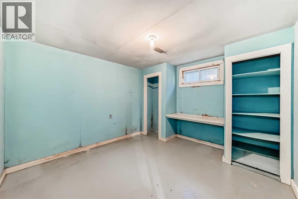 Single Family House Bungalow for Sale in   Avenue SW Glenbrook Calgary 