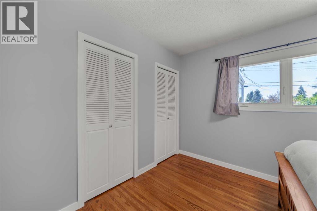 Single Family House Bi-level for Sale in  Bearspaw Drive NW Brentwood Calgary 