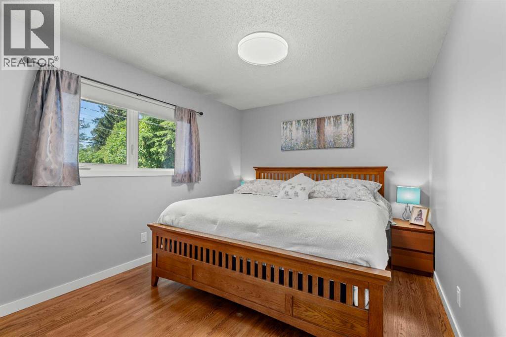 Single Family House Bi-level for Sale in  Bearspaw Drive NW Brentwood Calgary 