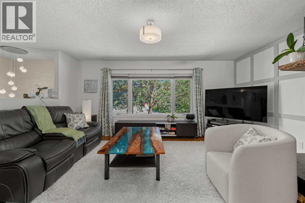 Single Family House Bi-level for Sale in  Bearspaw Drive NW Brentwood Calgary 