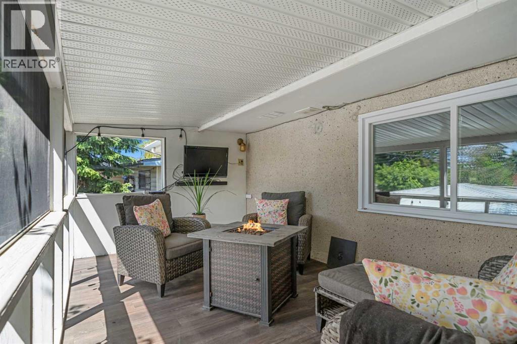 Single Family House Bi-level for Sale in  Bearspaw Drive NW Brentwood Calgary 