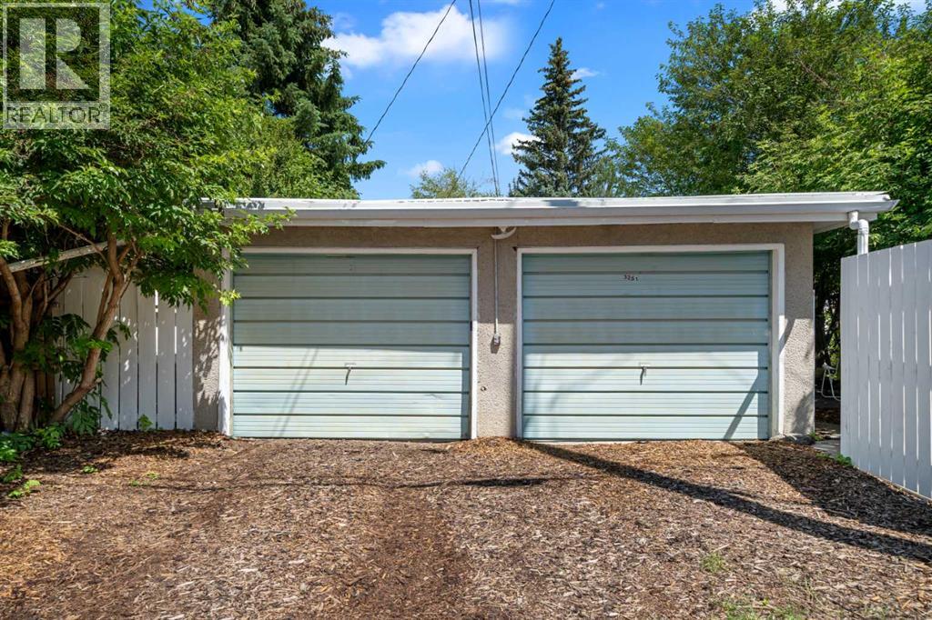 Single Family House Bi-level for Sale in  Bearspaw Drive NW Brentwood Calgary 