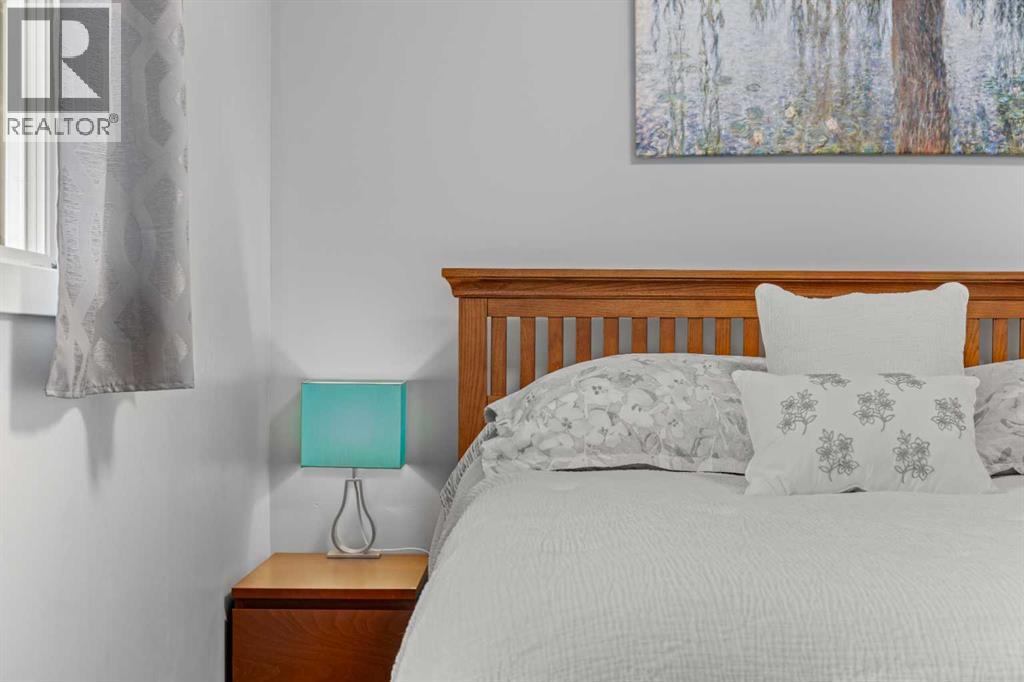 Single Family House Bi-level for Sale in  Bearspaw Drive NW Brentwood Calgary 