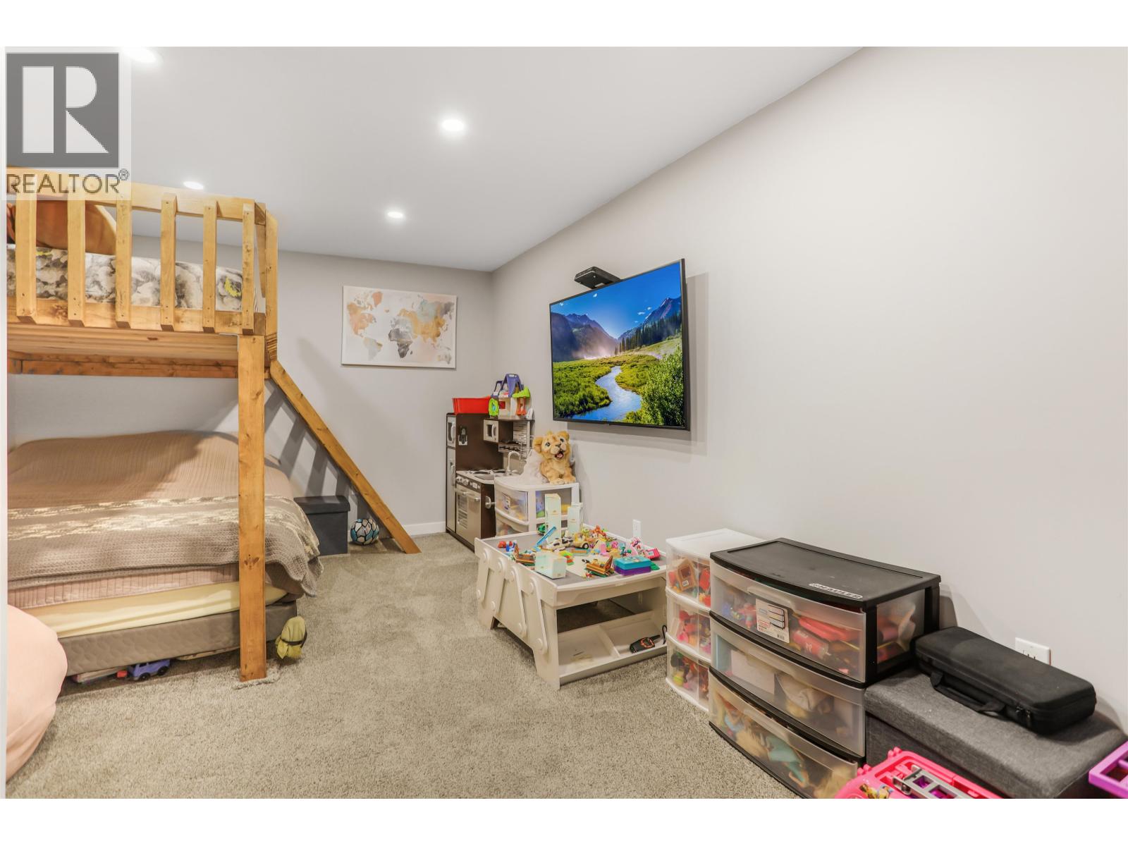 24 FARROW STREET, Kitimat