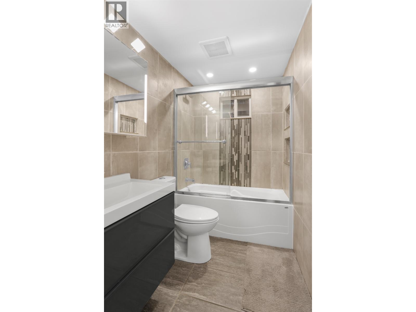 24 FARROW STREET, Kitimat