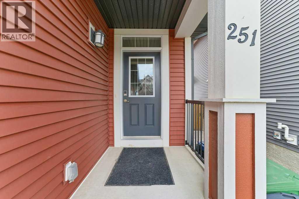 251 Sunrise View, Cochrane